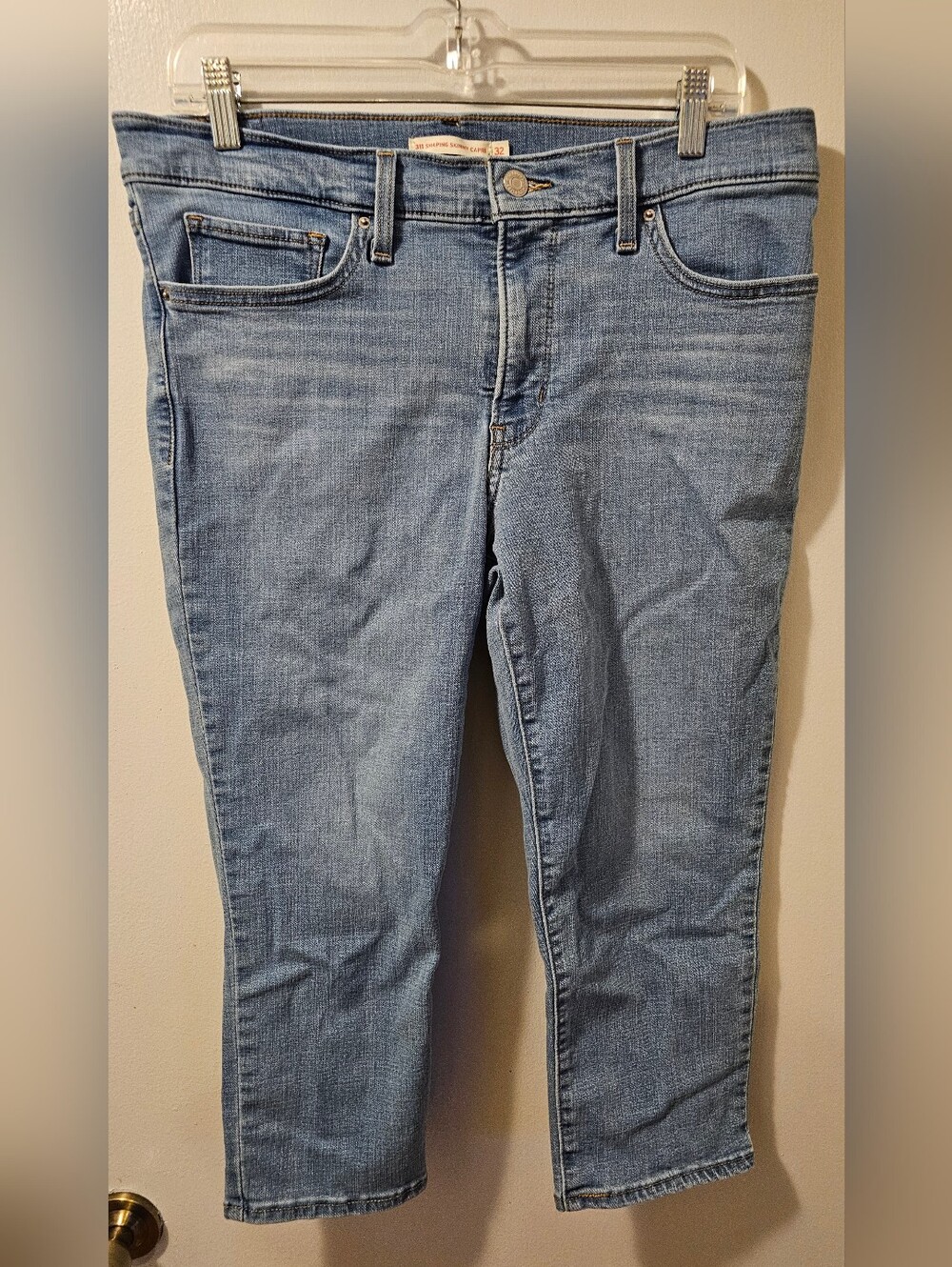 Levi's 311 Shaping Skinny Capri Jeans Women's Size 32 Light Wash Denim Blue
